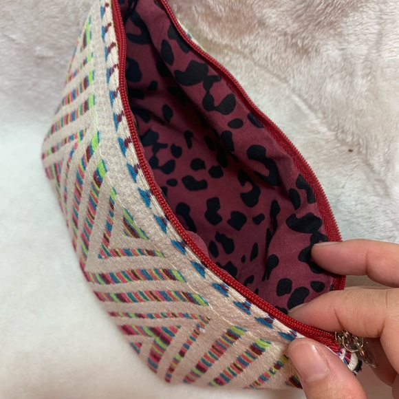 Sisley make up pouch with 2 free sample - Picture 8 of 9